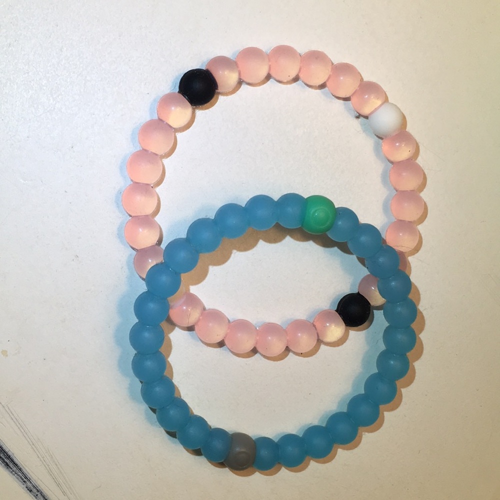 2 bracelets